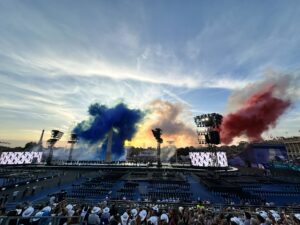 Fumée bleu blanc rouge